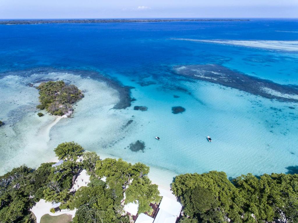 BARRIER BEACH ACCOM