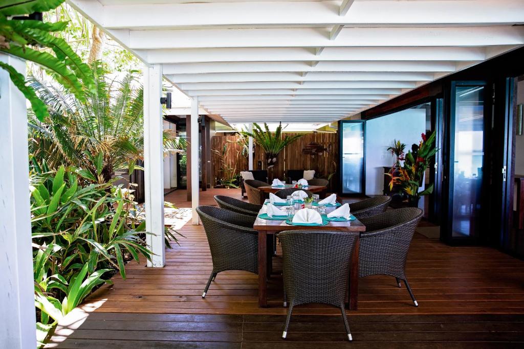 BARRIER BEACH ACCOM